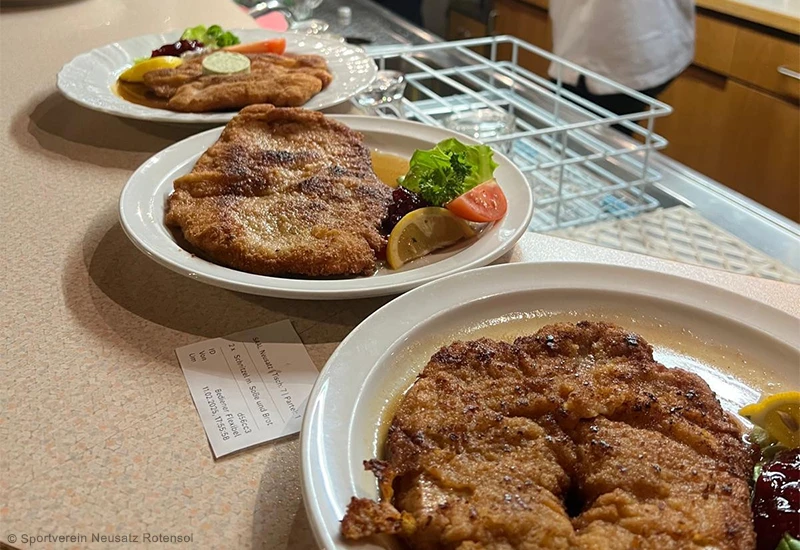 Schnitzel-Essen | Sportheim Neusatz